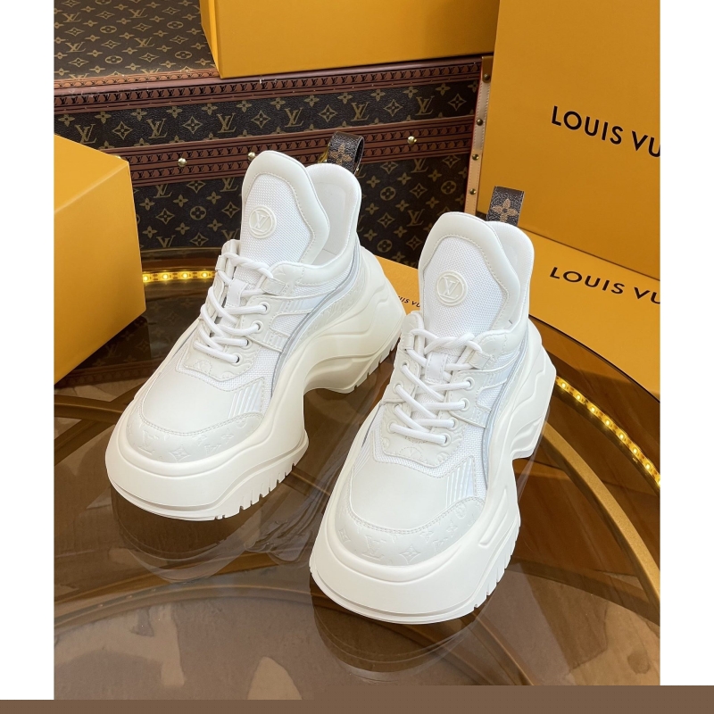 l**is V*t*n sneakers